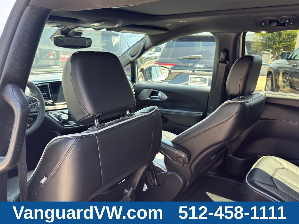 Used 2026 Chrysler Pacifica Limited FWD image 29