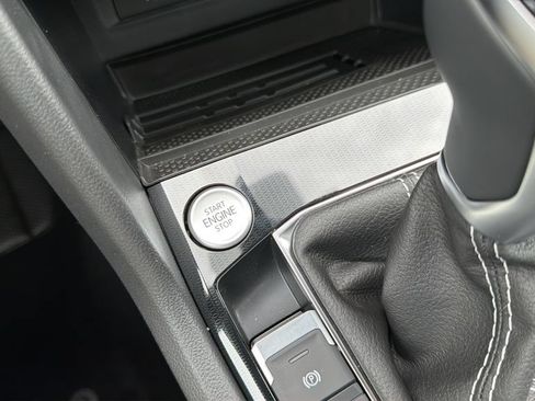 New 2026 Volkswagen Taos SE FWD image 24