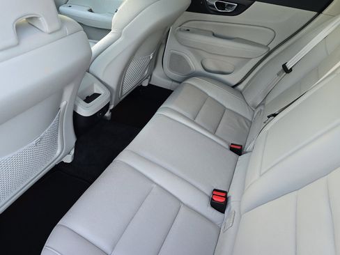 Used 2022 Volvo V60 T5 Cross Country w/ Advanced Package image 12