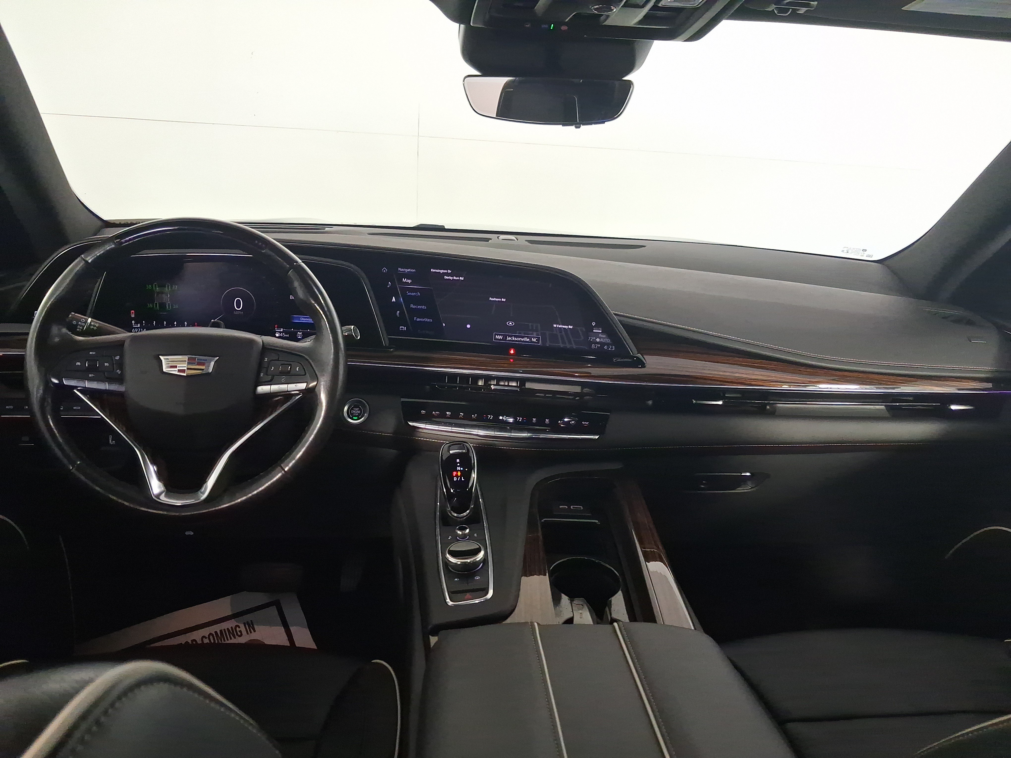 Used 2022 Cadillac Escalade Premium Luxury AWD/4WD image 30