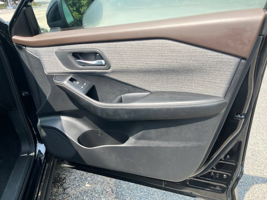 Used 2023 Nissan Rogue SV AWD/4WD image 34