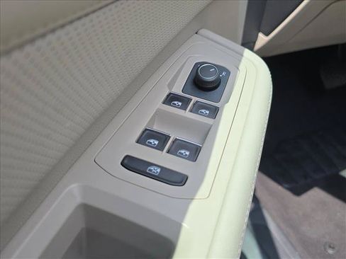 Used 2024 Volkswagen Atlas SE FWD image 7
