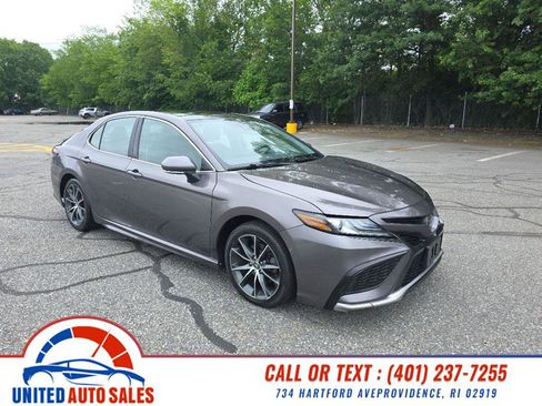 Used 2022 Toyota Camry XSE image 3