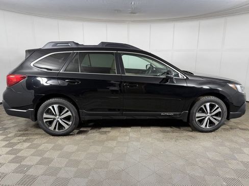 Used 2018 Subaru Outback 3.6R Limited AWD/4WD image 18