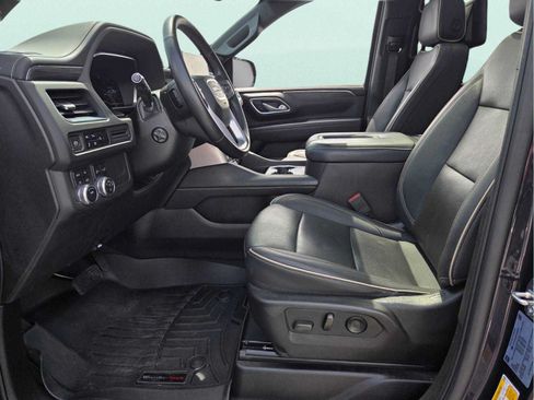 Used 2023 GMC Yukon XL SLT w/ SLT Premium Package AWD/4WD image 11