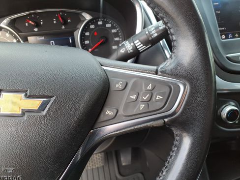 Used 2020 Chevrolet Equinox LT w/ Driver Convenience Package image 17