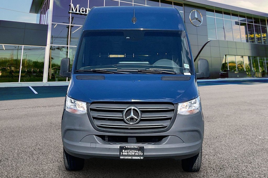 Used 2024 Mercedes-Benz Sprinter 2500 image 3