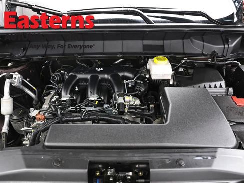 Used 2024 Nissan Pathfinder SV AWD/4WD image 7