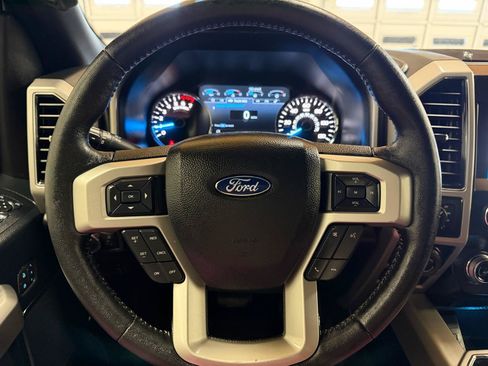Used 2019 Ford F150 Lariat w/ Equipment Group 502A Luxury AWD/4WD image 15