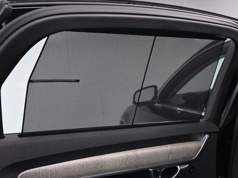 Used 2023 Volvo S90 B6 Plus image 13