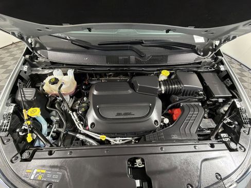 Used 2024 Chrysler Pacifica Limited image 29