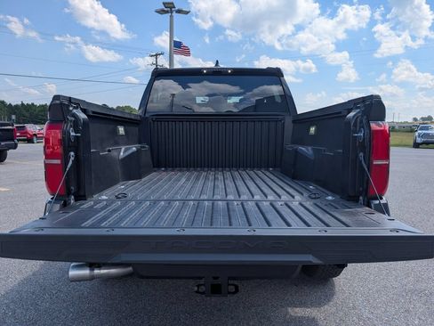 Used 2025 Toyota Tacoma TRD Off-Road AWD/4WD image 33