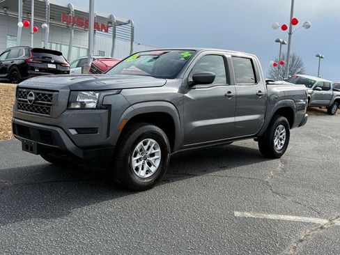 Certified 2024 Nissan Frontier SV image 9