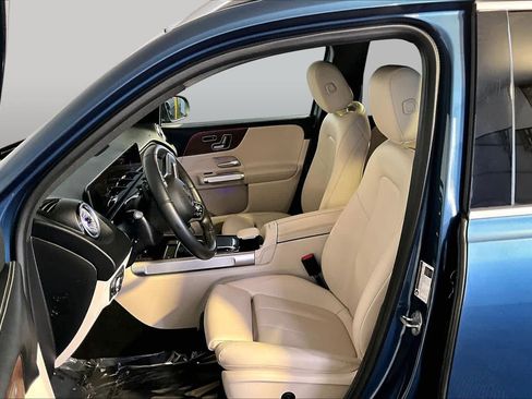 Used 2023 Mercedes-Benz GLB 250 4MATIC image 9
