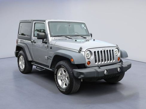 Used 2013 Jeep Wrangler Sport AWD/4WD image 9