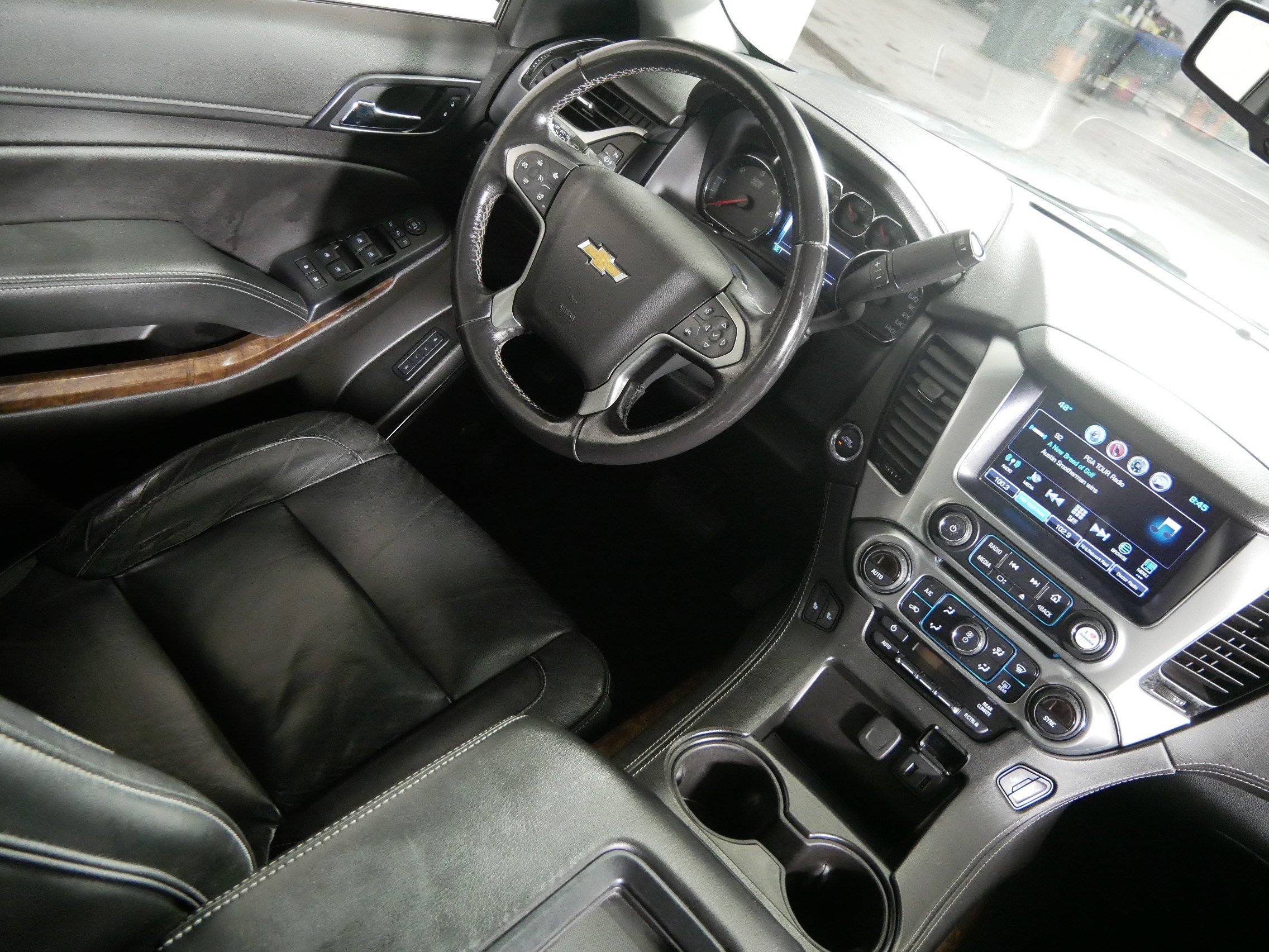 Used 2020 Chevrolet Suburban LT w/ Luxury Package AWD/4WD image 9