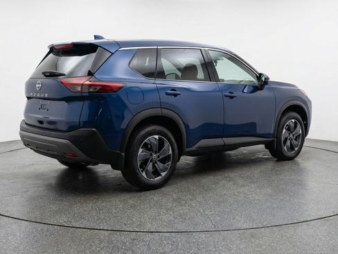 Used 2025 Nissan Rogue SV image 9