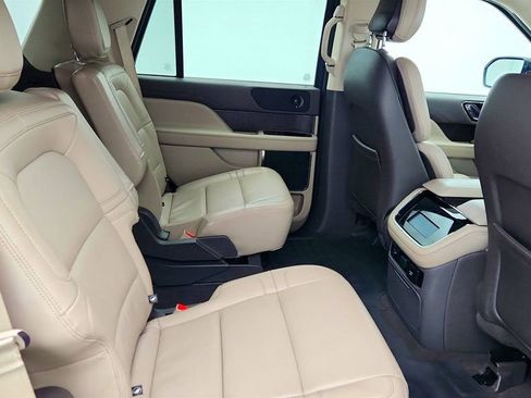 Used 2023 Lincoln Navigator 4WD image 22