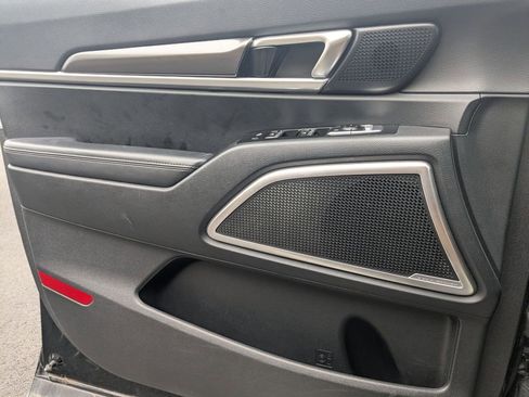 Used 2025 Kia Telluride S image 11