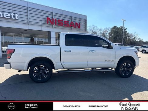 Certified 2021 Nissan Titan Platinum Reserve w/ Moonroof Package image 27
