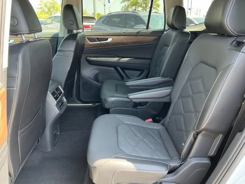 Used 2024 Volkswagen Atlas SE AWD/4WD image 16