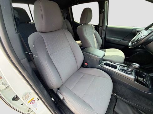 Used 2018 Toyota Tacoma TRD Off-Road AWD/4WD image 29