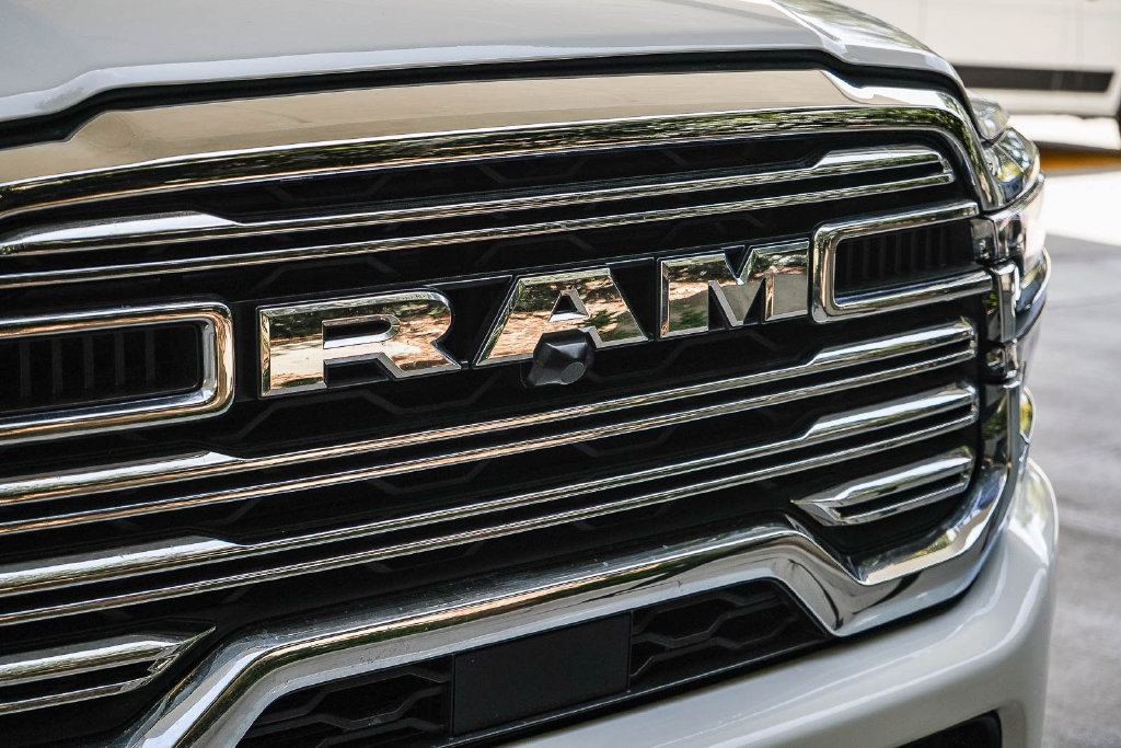 Used 2026 RAM 2500 Laramie AWD/4WD image 9