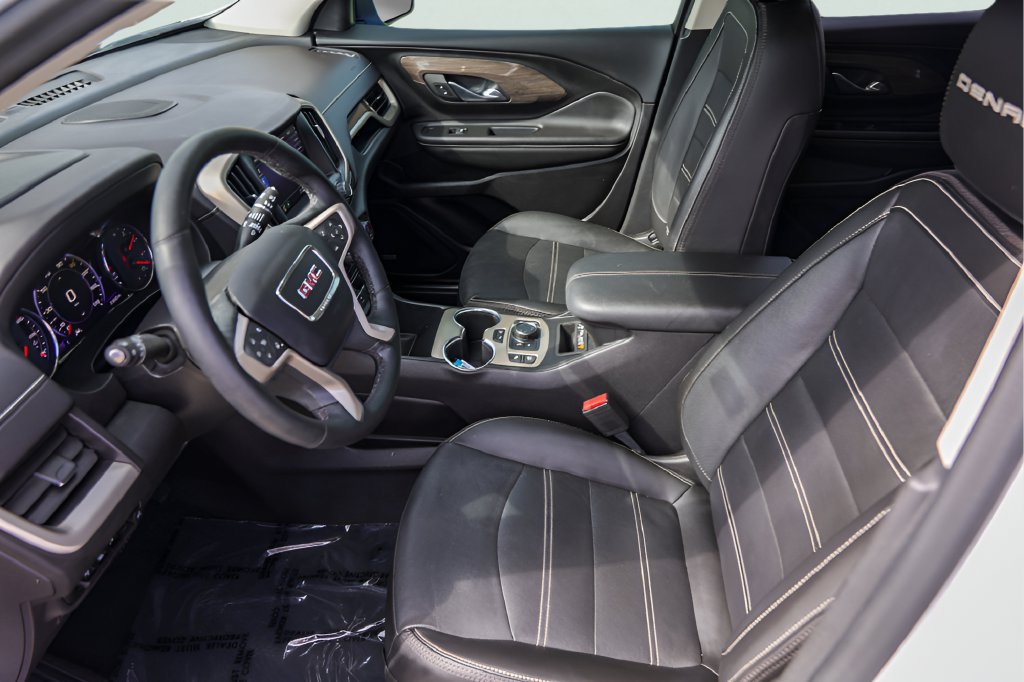 Used 2024 GMC Terrain Denali w/ Denali Premium Package AWD/4WD image 11