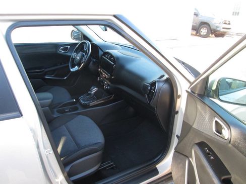 Used 2020 Kia Soul EX image 19