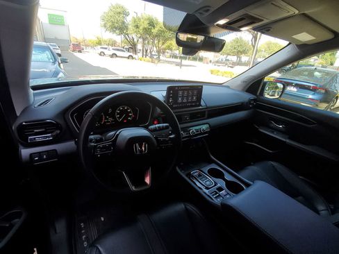 Used 2023 Honda Pilot Touring image 13