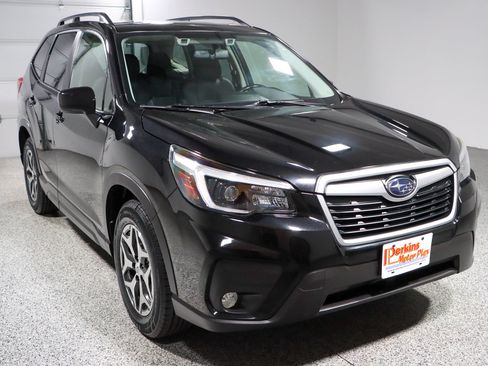 Used 2021 Subaru Forester Premium AWD/4WD image 5