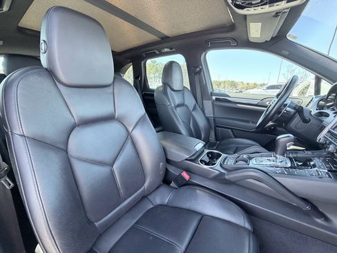 Used 2015 Porsche Cayenne S image 25