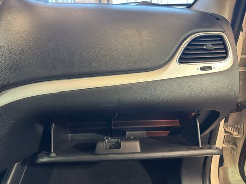Used 2017 Dodge Journey SE FWD image 23
