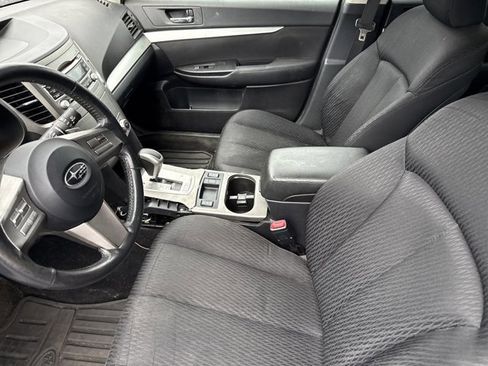 Used 2010 Subaru Outback 2.5i Premium image 12