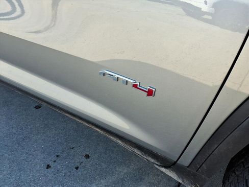 Used 2025 GMC Acadia AT4 w/ Luxury Package image 10