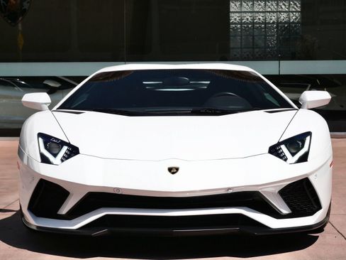 Used 2018 Lamborghini Aventador S AWD/4WD image 5