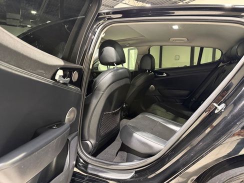 Used 2018 Kia Stinger Premium RWD image 13