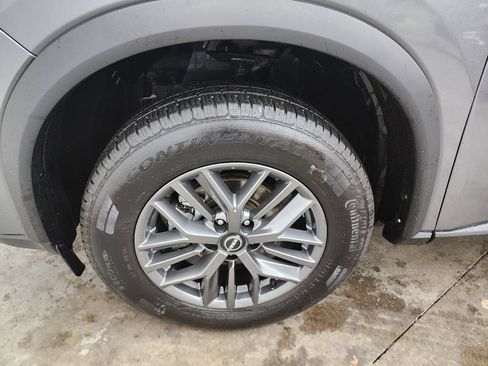 Used 2024 Nissan Rogue S FWD image 34