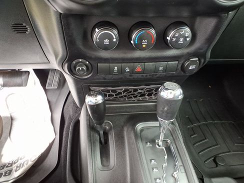 Used 2015 Jeep Wrangler Unlimited Sahara AWD/4WD image 14