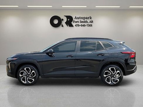Used 2024 Chevrolet Trax RS w/ Sunroof Package FWD image 3