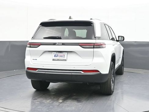 Used 2023 Jeep Grand Cherokee 4WD 4xe image 12