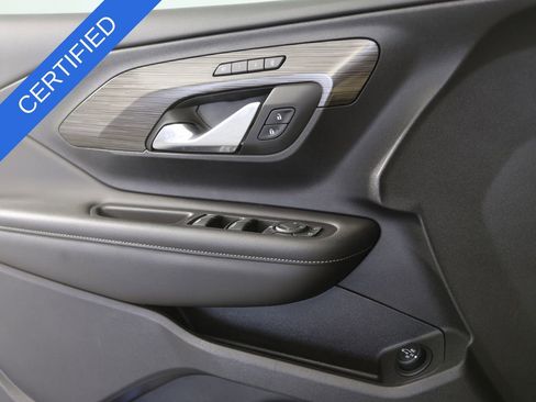 Used 2023 GMC Terrain SLT image 14