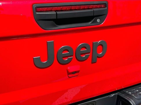 Used 2022 Jeep Gladiator Rubicon w/ LED Lighting Group AWD/4WD image 31