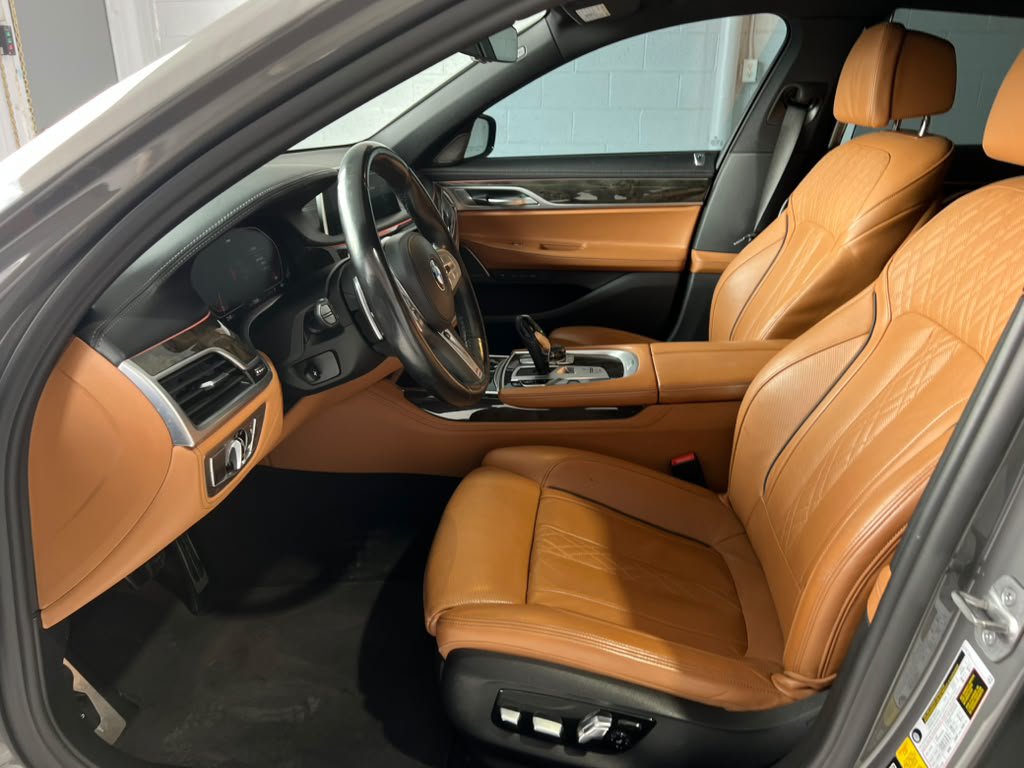Used 2022 BMW 750i xDrive w/ Executive Package AWD/4WD image 10