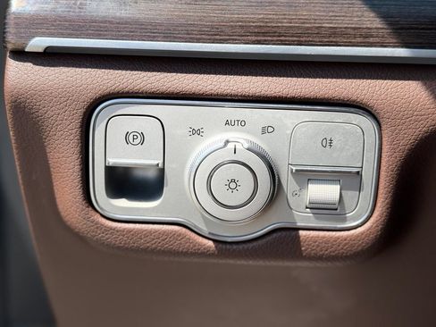 Used 2024 Mercedes-Benz GLS 450 4MATIC image 22