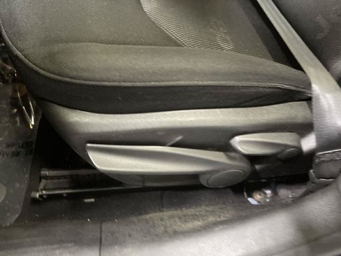 Used 2016 Jeep Renegade Latitude AWD/4WD image 12