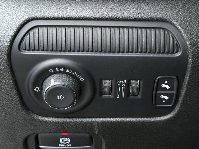 Used 2023 Jeep Wagoneer L Series II AWD/4WD image 23