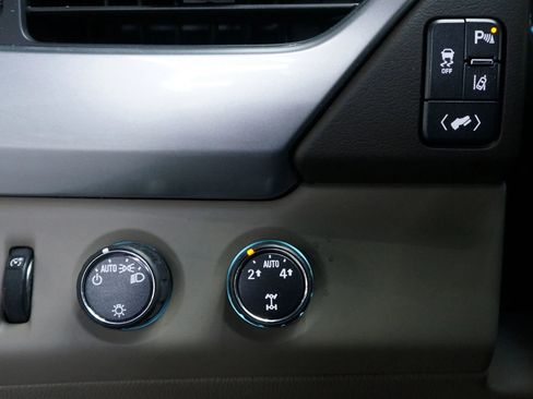 Used 2015 Chevrolet Suburban LT image 20