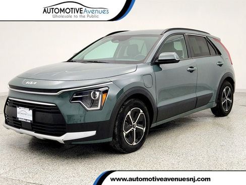 Used 2023 Kia Niro EX image 1