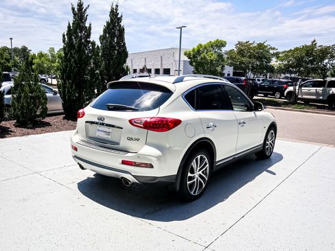 Used 2016 INFINITI QX50 2WD w/ Deluxe Touring Package image 11